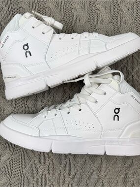 On Running The Roger All-White High-Top Sneakers Womens 9